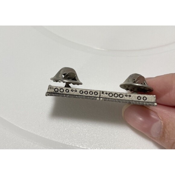 Alesis HR-16 & MMT-8 Drum Machine Sequencer Pin Electronic Music Gear Brooch - Picture 3 of 7